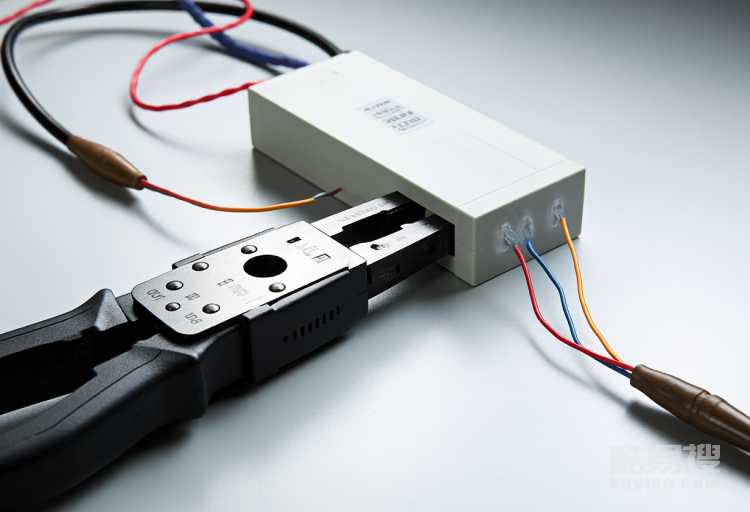 Fluke 370系列鉗表精準(zhǔn)測試?yán)擞侩娏?/></a>                    <div   id=